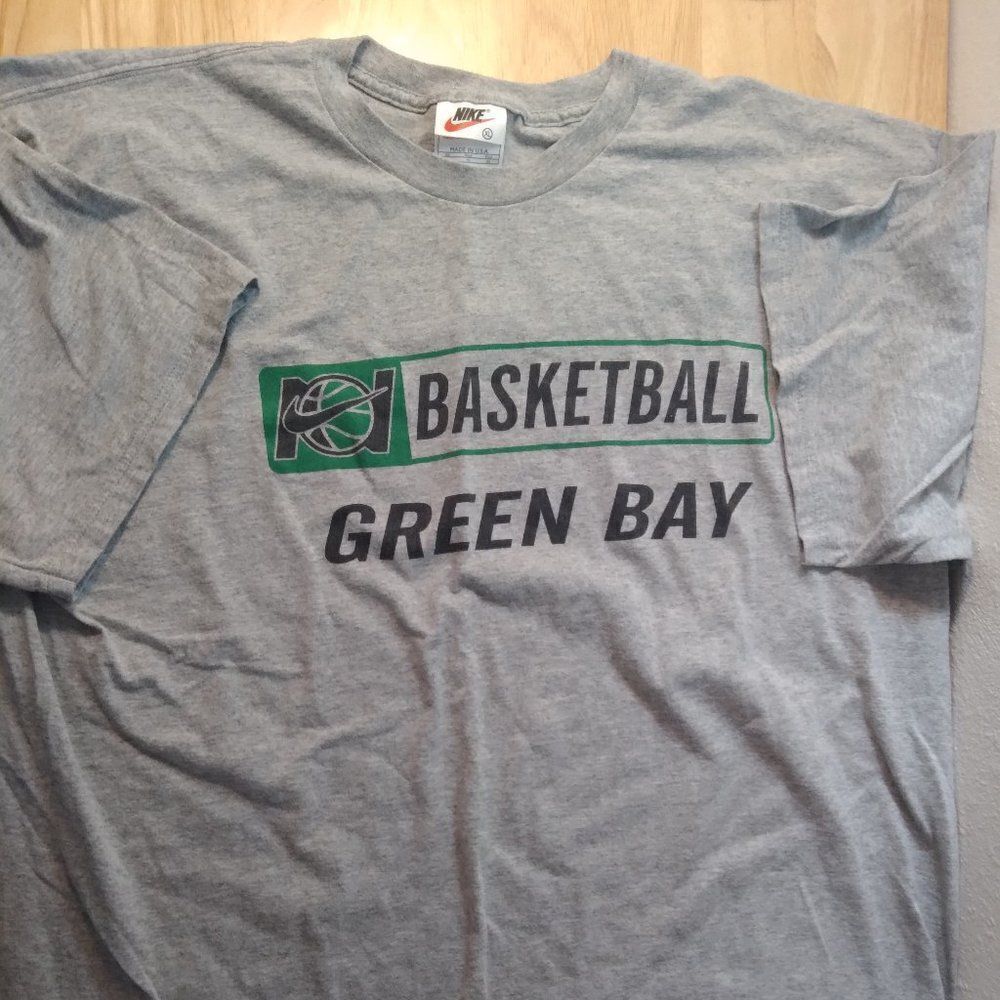 Vintage Nike Basketball Green Bay Wisconsin T-Shirt